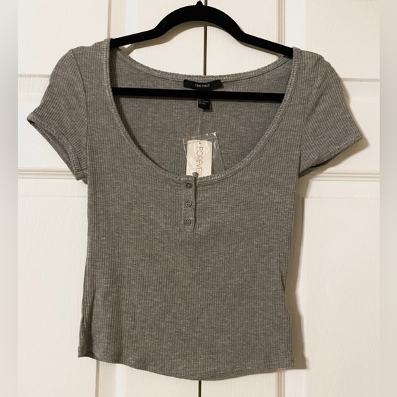 Forever 21 Tops - FOREVER 21 low cut crop top